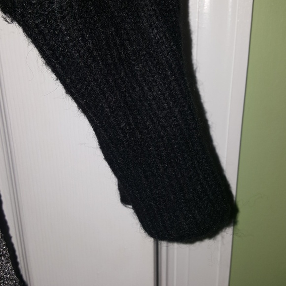 Like new gorgeous BCBG sweater - Picture 4 of 4